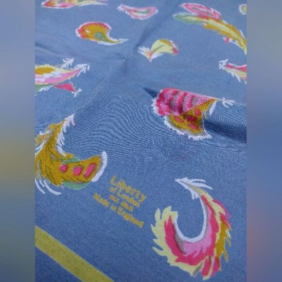 Liberty of London Vintage Silk Scarf Feathers - Picture 2 of 15